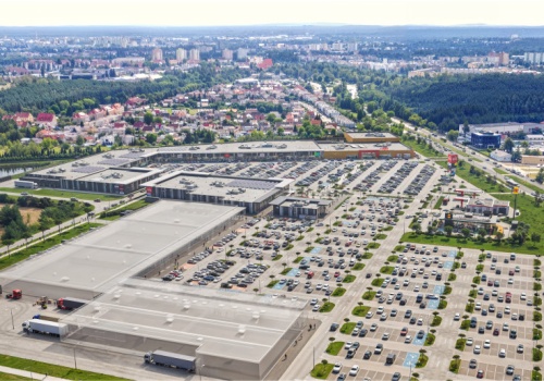 Setki miejsc pracy i długa lista sklepów. Handlowy kolos powstaje w Pile