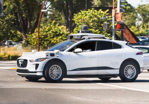 Nowojorczycy wolą, gdy ktoś siedzi „za kółkiem”. W taksówkach samojezdnych widzą zagrożenie