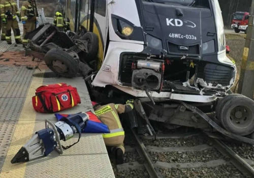 Tragedia na torach. Bus został zmiażdżony przez pociąg