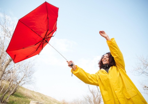 Na Podkarpaciu mocno powieje. Trzeba będzie uważać na czapki