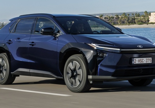 Japoński SUV przeceniony. 444 km zasięgu za 165 900 zł