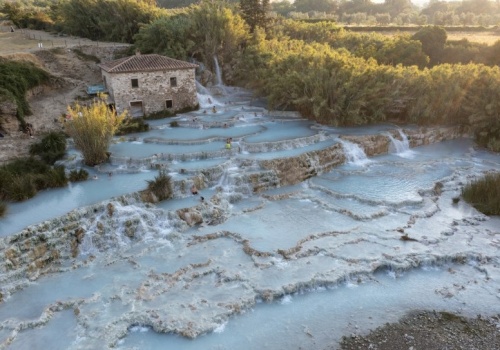 To najpiękniejsze gorące źródła w Europie. Idealne na zimowy wypad