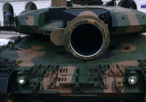 SAFE a sprawa polska, zawieszenie broni na linii „rząd-szef NBP”, auta już nie na minuty, a drony pod obstrzałem (Najważniejsze informacje dnia)