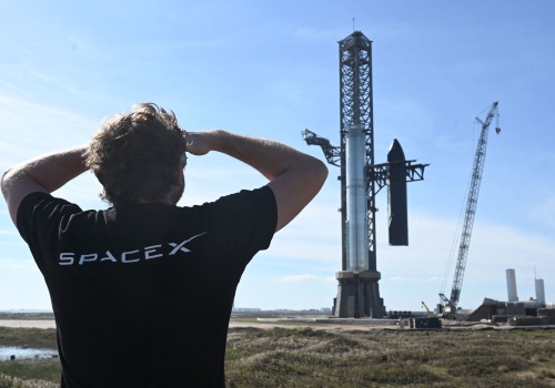 Musk zmienia kurs: Księżyc zamiast Marsa, fabryka AI i satelity wystrzeliwane z katapulty