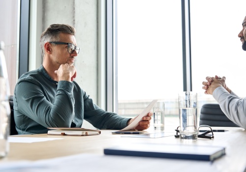 Szef ma prawo żądać podania przyczyny zwolnienia z powodu siły wyższej