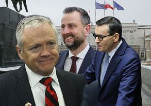 Przyjęcie w ambasadzie USA i zmiana przekazu PiS. 