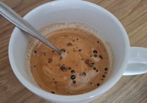 Wypij zamiast porannej kawy. Szybko przestaniesz skarżyć się na strzelające i bolące stawy