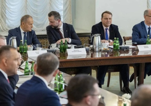 Tusk wyszedł wcześniej z posiedzenia RBN. Dzisiaj mówi o 