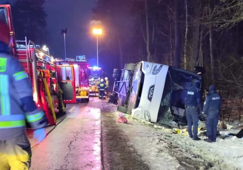 Trasa Łochów-Węgrów: Wypadek z udziałem autokaru. Kilkanaście osób poszkodowanych (aktualizacja)