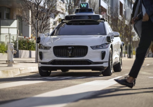 Myślałeś, że są autonomiczne? Tak naprawdę sterują nimi Filipińczycy