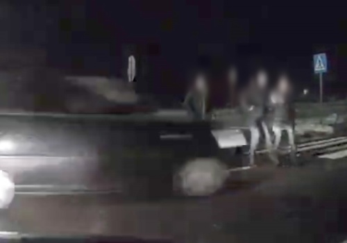 Józefów: potrąciła pieszą i odjechała. Wszystko się nagrało