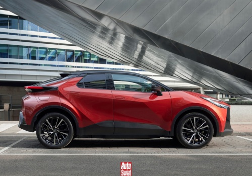 Toyota wyprzedaje crossovery z 2025 r. produkcji. Daje do 26 tys. zł rabatu