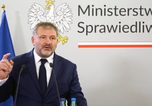 Stop mowie nienawiści. Żurek: będzie podręcznik i obowiązkowe szkolenia