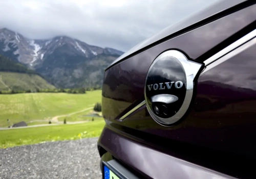 Volvo: Między giełdowym tąpnięciem a technologicznym skokiem