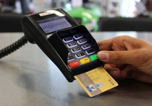 Paraliż płatności w całej Polsce. Karty nie działały, ludzie biegają w poszukiwaniu bankomatów