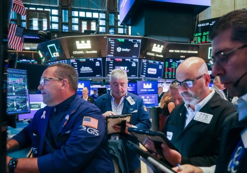 Kontrakty lekko w górę, rynek czeka na dane o inflacji i raport z rynku pracy