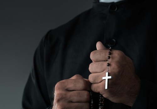 Orgie, narkotyki i zabójstwo. Szokujące sekrety księży z Sosnowca