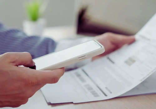 Zapomniałeś opłacić fakturę za telefon? Zapłacisz odsetki. A co z rabatami? Ważna decyzja UOKiK