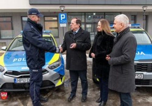 Trzy nowe radiowozy dla policji w powiecie pilskim