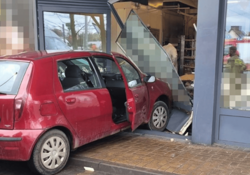 Senior wyjechał po pączki, nagle doszło do wypadku. Interweniowały służby