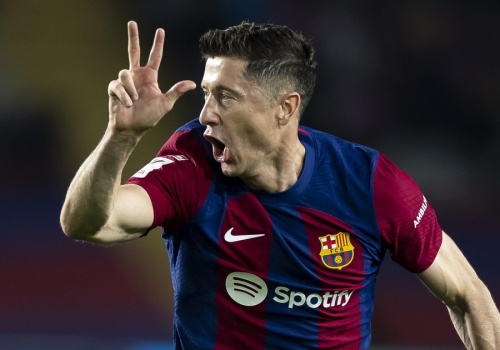 Robert Lewandowski ma w czym wybierać. Te kluby kuszą napastnika FC Barcelona