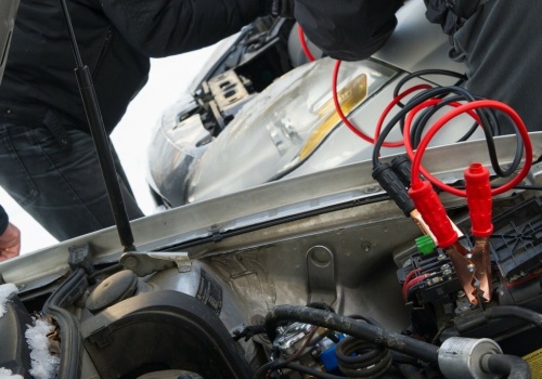 Jak odpalić samochód na kable? Bez sprawdzenia tego nawet nie próbuj