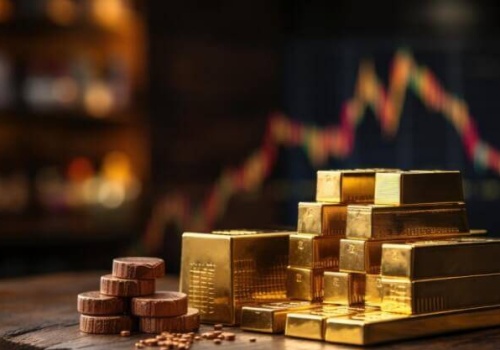 Złoto poniżej 5000 USD po mocnych danych z USA. Fed opóźni obniżki stóp?