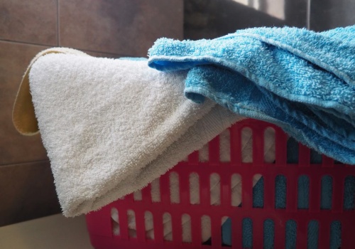 Włącz na 15 minut po kąpieli. Ręczniki i dywany przestaną pachnieć stęchliną