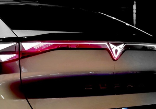 Czy Polacy podrywają na brykę? Wyniki badania nie kłamią