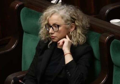 PiS krzyczał o niszczeniu narodu i Konstytucji. Rząd mówił o bezpieczeństwie i godności