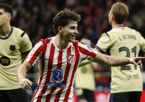 Atletico wysoko pokonało u siebie Barcelonę. Emocji nie brakowało