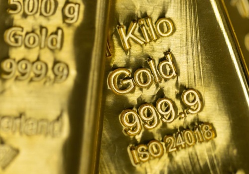 Złoto odrabia straty po największym spadku kursu w tym miesiącu