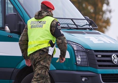 Tragedia w dęblińskim garnizonie. Nie żyje wartownik. Wszystko nagrały kamery