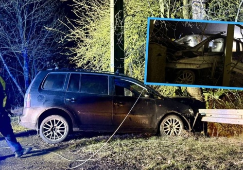 Wjechał w barierki i słup energetyczny. Policja znalazła go pijanego w polu