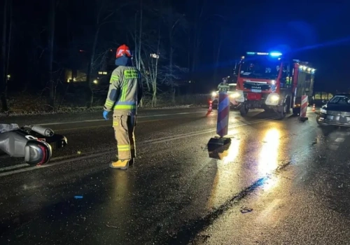 Wjechał skuterem w znak drogowy. Kierowca pijany
