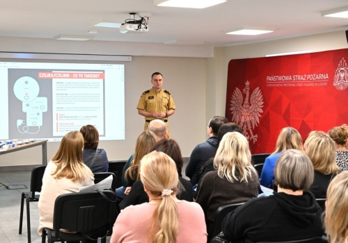 Ponad 900 czujek dymu i czadu trafi do potrzebujących mieszkańców Lublina. PSP stawia na profilaktykę i edukację