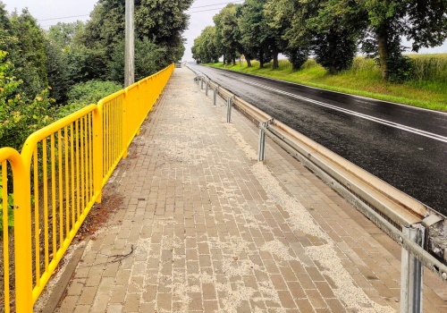 Bezpieczniejszy ruch w Tworkowie: planowana budowa drogi dla pieszych i rowerów o wartości ponad 2,4 mln zł