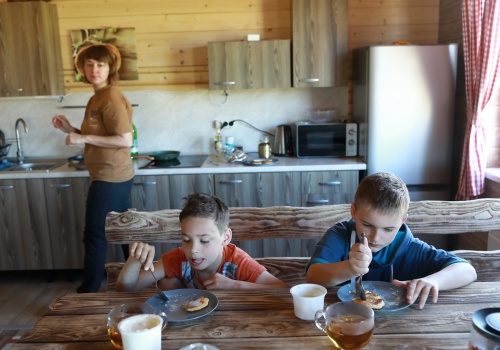 Matka zamówiła rodzinie dietę pudełkową. 