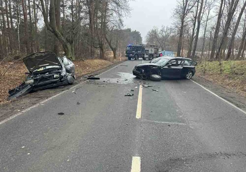 Zielona Góra. Trzy auta rozbite w Przylepie. Kierowca BMW używał telefonu, stanie przed sądem