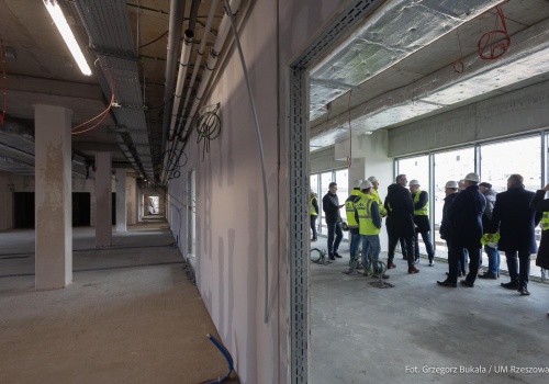 Kamień milowy w piątek 13. Rzeszów świętuje na budowie PCLA mimo widma paraliżu stadionu