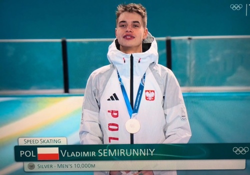 Polska ze srebrnym medalem na zimowych igrzyskach. Władimir Semirunnij na podium w Mediolanie