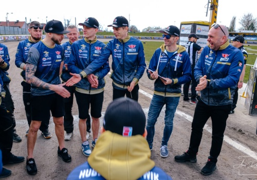 Żużel. Mają… czterech liderów? Trener mówi, czego trzeba do awansu