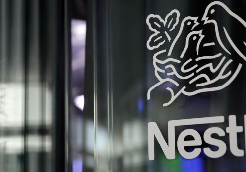 Francja bada podejrzenie skażenia mleka dla niemowląt. W śledztwie Nestle i Danone
