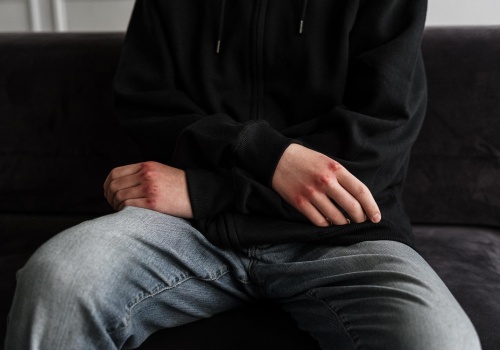 Znęcali się ze szczególnym okrucieństwem nad 8-latkiem. Usłyszeli zarzuty