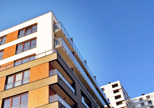 Ceny nieruchomości rosną, młodzi wypadają z rynku. UE chce pokonać kryzys mieszkanio…