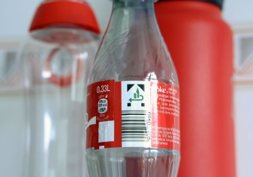 To najlepszy sposób na przechowywanie butelek kaucyjnych w domu. Proste rozwiązanie do kuchni