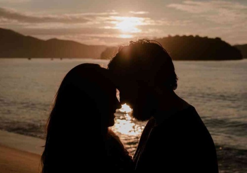 Miłość jak z książek już nie istnieje? Dlaczego tak trudno o bliskość
