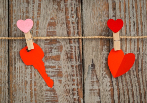 Miłość w czasach cyberpułapek. Policja ostrzega przed walentynkowymi oszustwami