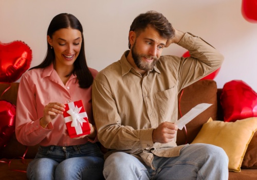 Zakochani trzymają się za kieszenie. Podliczyliśmy koszt walentynek