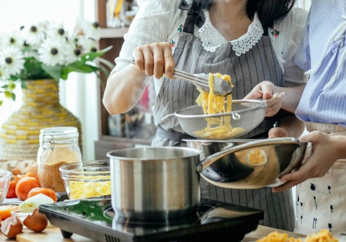 Zasada 3 godzin podczas gotowania: Eksperci wydali jasne wytyczne. „Ten błąd może skończyć się zatruciem”